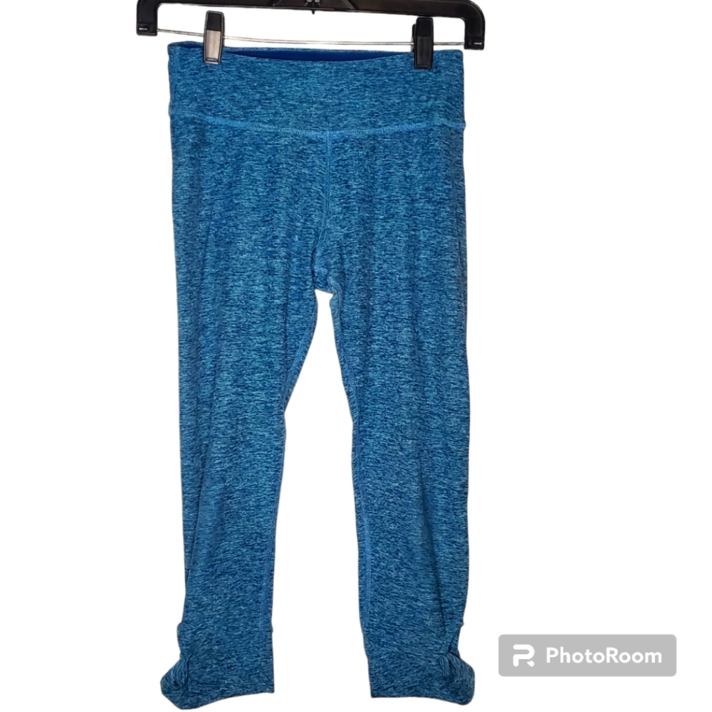 Beyond Yoga blue space dye crop leggings hem side cut out size small butter soft